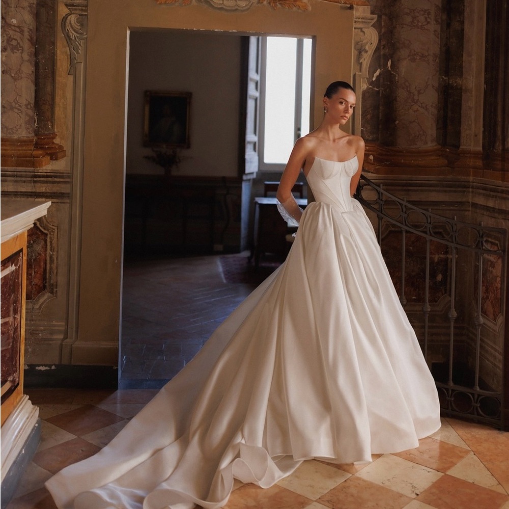 Elegant White Wedding Dress